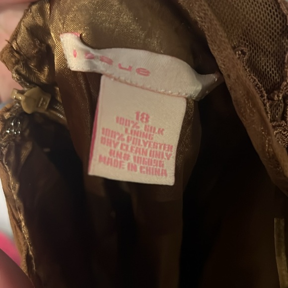 Elegant Brown Evening Dress - Picture 2 of 5